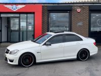 Mercedes-Benz C Class 6.2 C63 4dr Auto PEARL WHITE+CARBON+FSH Saloon Petrol White
