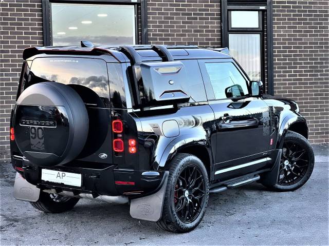 2021 Land Rover Defender 90 3.0 X-DYNAMIC SE D MHEV A 250 AWD 48V  BOND 007 SPECIFICATION