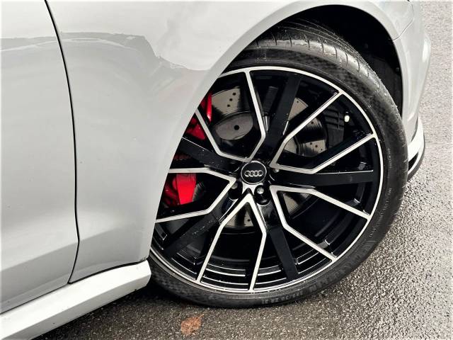 2017 Audi RS6 4.0T FSI Quattro RS 6 Performance 5dr Tip Auto