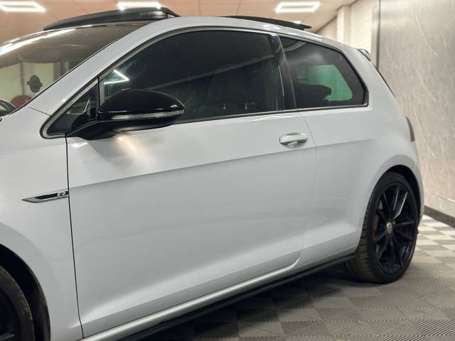 2018 Volkswagen Golf 2.0 TSI 310 R 3dr 4MOTION DSG AKRAPOVIC PAN ROOF PEARL WHITE 7.5 MODEL