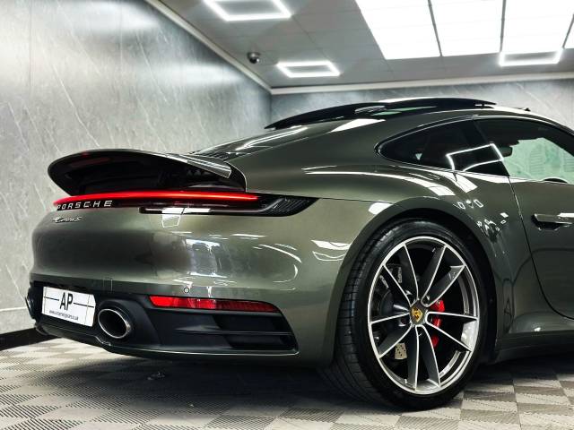 2019 Porsche 911 3.0 S 2dr PDK HUGE SPEC DEEP GREEN RED LEATHER LOW MILEAGE 69 REG