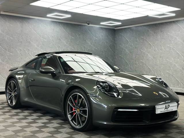 2019 Porsche 911 3.0 S 2dr PDK HUGE SPEC DEEP GREEN RED LEATHER LOW MILEAGE 69 REG