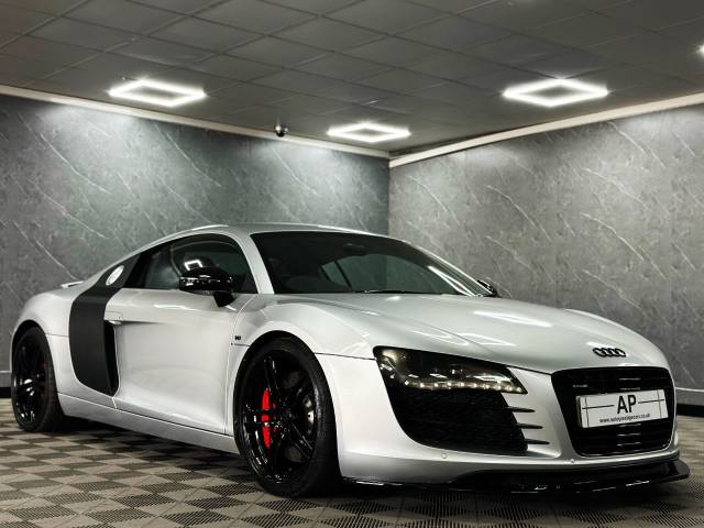 Audi R8 4.2 FSI Quattro 2dr R Tronic COUPE LOW MILEAGE CARBON BLADES RED CALIPERS Coupe Petrol Silver