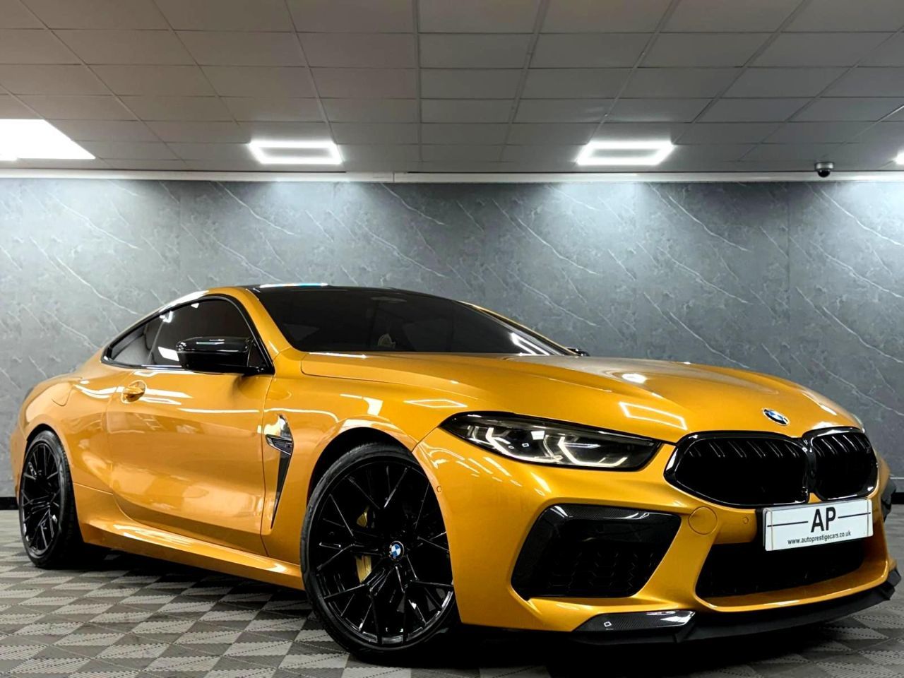 2022 BMW M8