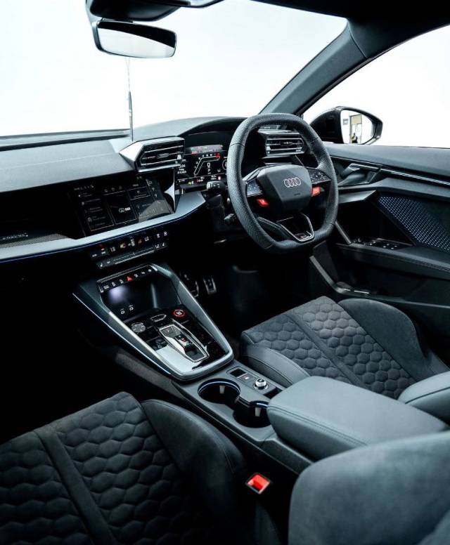 2025 Audi RS3 2.5 TFSI Quattro Carbon Vorsprung 5dr S Tronic RARE BUCKET SEATS VELVET PURPLE EXCLUSIVE EDITION