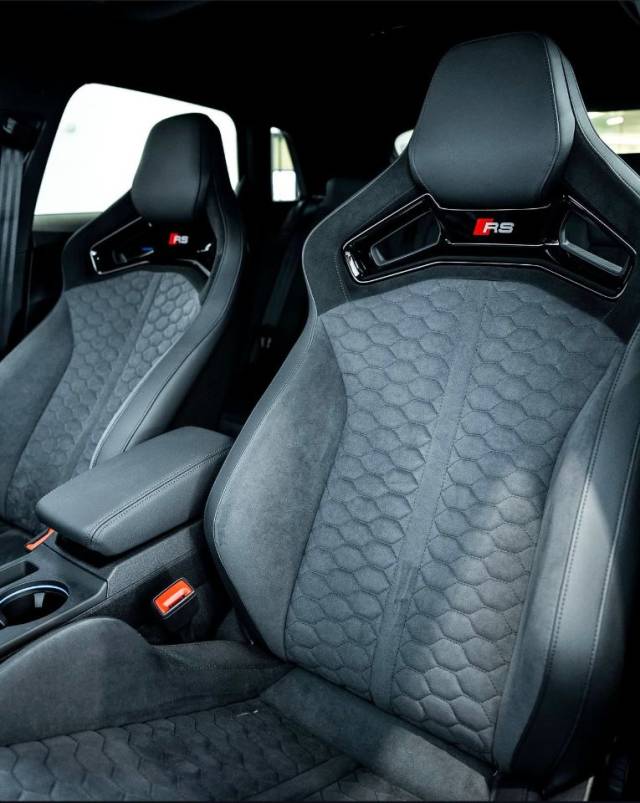 2025 Audi RS3 2.5 TFSI Quattro Carbon Vorsprung 5dr S Tronic RARE BUCKET SEATS VELVET PURPLE EXCLUSIVE EDITION