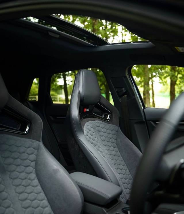 2025 Audi RS3 2.5 TFSI Quattro Carbon Vorsprung 5dr S Tronic RARE BUCKET SEATS VELVET PURPLE EXCLUSIVE EDITION