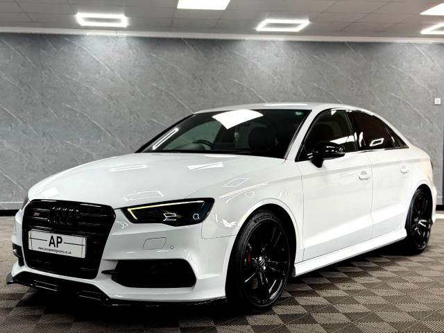 2015 Audi S3 2.0 TFSI S Tronic quattro Euro 6 (s/s) 4dr (Nav) TOP SPEC | IMMACULATE