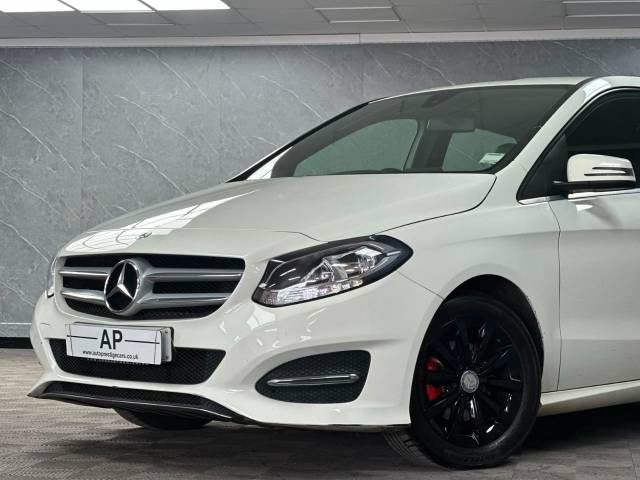 2015 Mercedes-Benz B Class 1.5 B180 CDI SE 5dr £20 TAX 60 MPG SPORT PACK BLACK ALLOYS RED CALIPERS WHITE