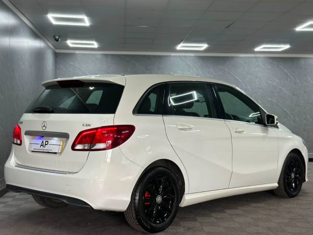 2015 Mercedes-Benz B Class 1.5 B180 CDI SE 5dr £20 TAX 60 MPG SPORT PACK BLACK ALLOYS RED CALIPERS WHITE