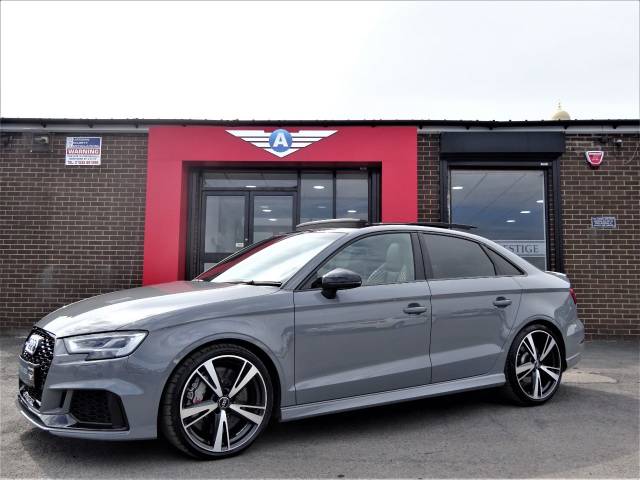 2017 Audi RS3 2.5 TFSI Quattro S Tronic SALOON MASSIVE SPEC NARDO GREY 67 DESIGN PACK CERAMIC BRAKES