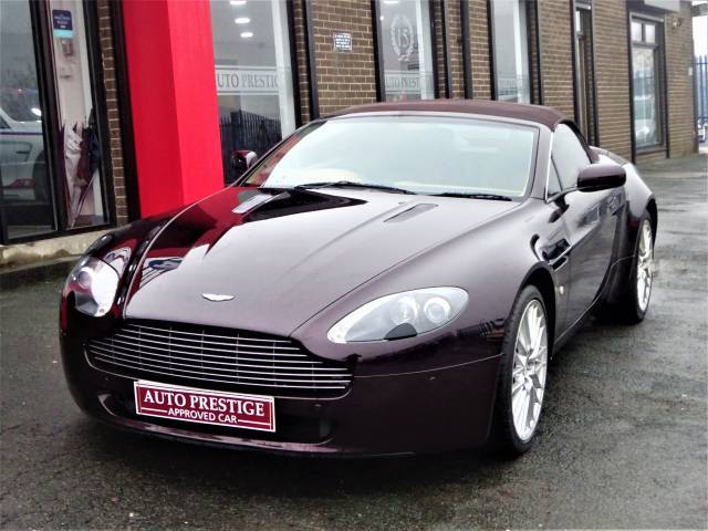 Aston Martin V8 Vantage 4.7 VANTAGE LOW MILEAGE ROADSTER CONVERTIBLE Convertible Petrol Red