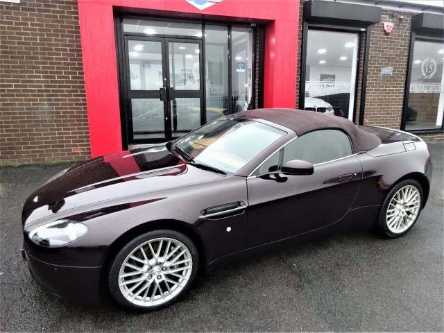 2009 Aston Martin V8 Vantage 4.7 VANTAGE LOW MILEAGE ROADSTER CONVERTIBLE